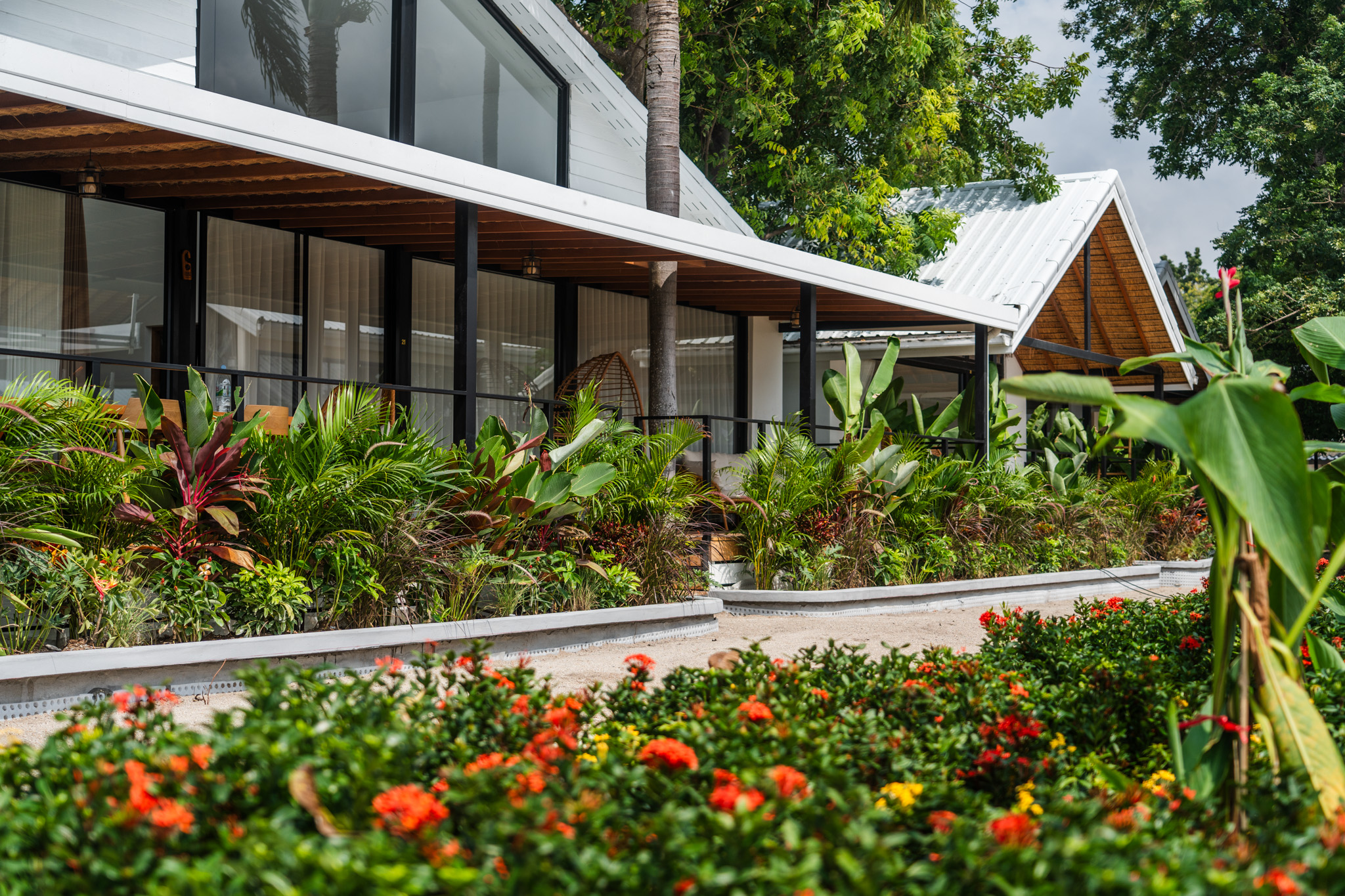 The Cosy Sunset Beach Resort & Restaurant